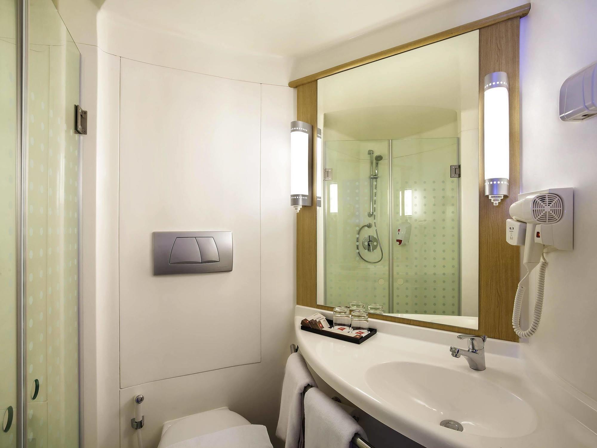 Ibis Manado City Center Boulevard Esterno foto